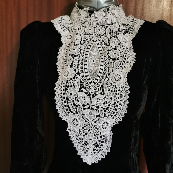 Vintage Perspective Black Velvet Dress Size 9 - Picture 2 of 8